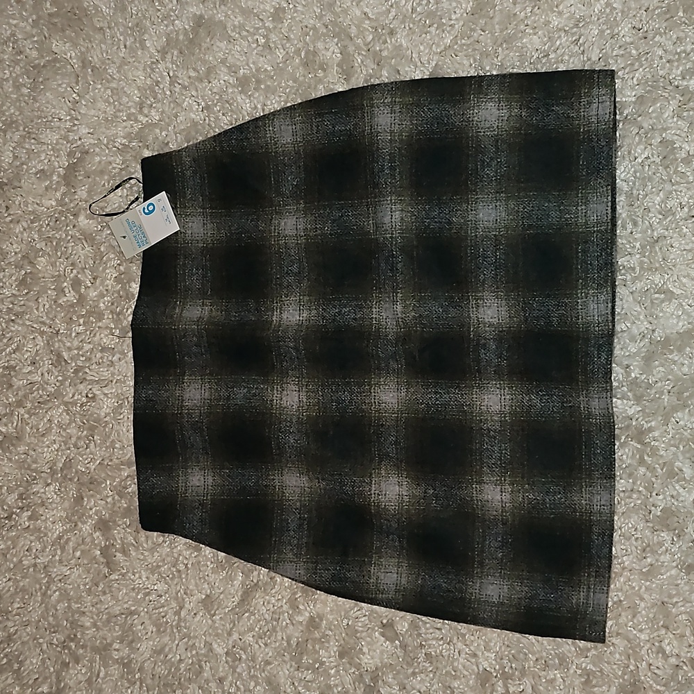 NWT green plaid "wool like" mini skirt (size 6)